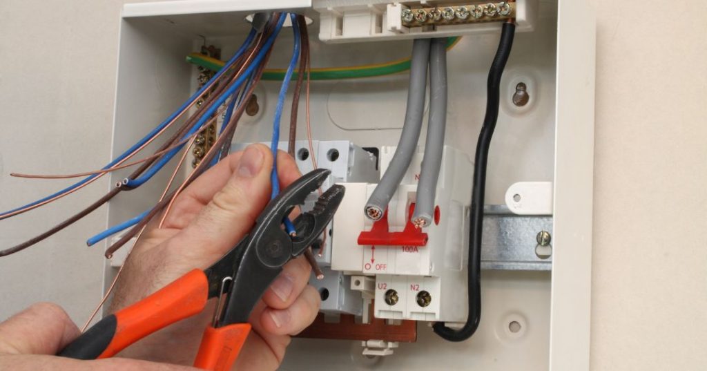 Circuitos e fiações elétricas em Limeira