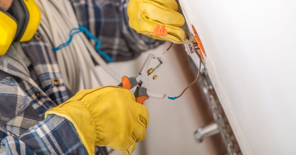 Consertos e manutenções elétricas em Limeira